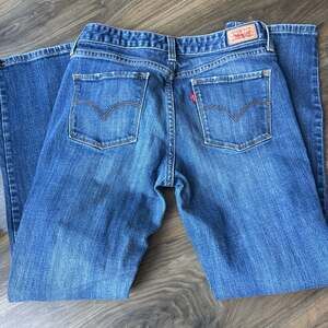 Levi's 552 Mid Rise Straight Leg Women's Jeans